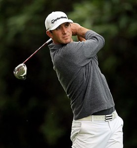 Dustin Johnson er hávaxinn 1,93 og myndarlegur. Hann er yfirleitt ofarlega í kosningum á kynþokkafyllstu karlkylfingum heims, sem ýmsir miðlar standa fyrir á stundum.