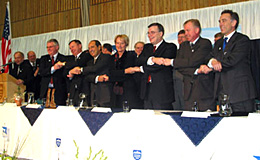 Undirritunarhandarbandið fræga hjá Alcoa