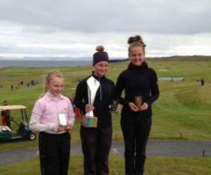 F.v.: KInga Korpak, GS, 2. sæti; Íslandsmeistarinn í höggleik 2013 Ólöf María Einarsdóttir, GHD og Sunna Björk Karlsdóttir, GR, 3. sæti. Mynd: GSÍ