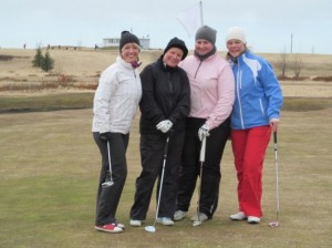 Ólöf 2. frá hægri ásamt holli sínu á Lancôme mótinu á Hellu 5. maí 2013. Mynd: Golf 1