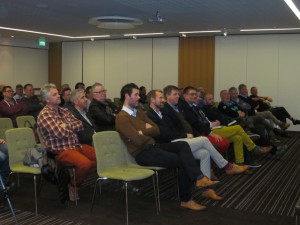 Fjölmenni á fyrirlestri Oliver Horovitz á Íslandi 26. nóvember 2013. Mynd: Golf 1