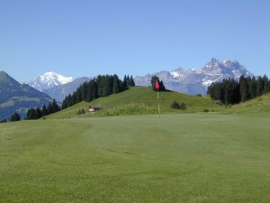 Útsýnið frá 1. teig á Villars golfvellinum