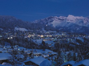 Villars-sur-Ollon í tunglskini.