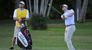 Brimbrettakappinn Benji Weatherley á pokanum hjá Adam Scott