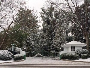 Allt hvítt við hliðið á Augusta fyrir nokkrum dögum - Snjór bæði i Georgia og Flórída!!!