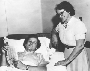 Sjúkdómslega Babe var ekki löng - hún dó aðeins 45 ára úr krabbameini - Hér er systir hennar við sjúkrabeð Babe