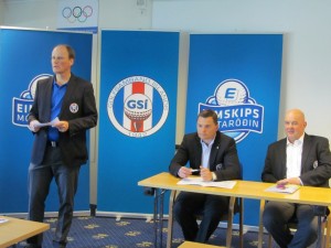 Úlfar, landsliðsþjálfari; Haukur Örn, forseti GSÍ og Hörður, framkvæmdastjóri GSÍ fara yfir Golfsumarið 2014, á blaðamannafundi 22. maí 2014. Mynd: Golf 1