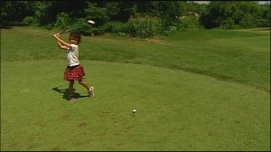 Lynn Powell þá 5 ára á teig