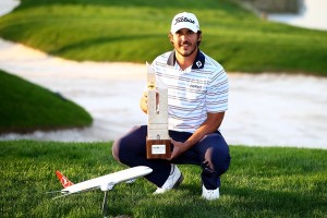 Brooks Koepka eftir 1. sigurinn á Evrópumótaröðinni Turkish Airlines Open 16. nóvember 2014