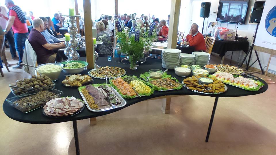 Glæsi- og nammilegar kræsingar í lokahófi GKB. Mynd: GKB