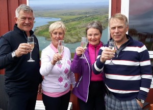 Skálað í kampavíni í Kiðjaberginu!