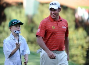 Lee Westwood ásamt syni sínum Samuel Bevan í par-3 mótinu á Masters