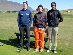 F.v.: Arnar Ingi Njarðarson, GR; Atli Már Grétarsson, GK sem varð í 2. sæti í piltaflokki f.m. og Nökkvi Alexander Rounak Jónsson, GOS t.h.. Mynd: Golf 1