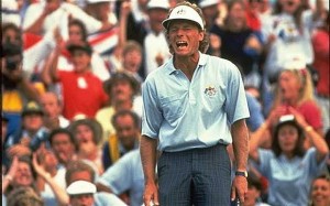 Hinn fullkomni Bernard Langer missti lokapúttið og lið Evrópu tapaði! Hann var með hina fullkomnu sársaukagrettu sem hefir allt að því orðið að klassískri Ryder Cup mynd síðan!