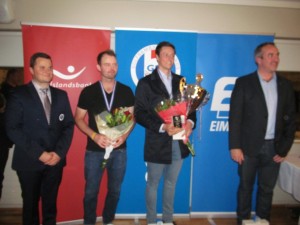 F.v. Haukur Örn, forseti GSÍ, Kristján Þór, GM, sem varð í 2. sæti á stigalistanum, Axel Bóasson, GK stigameiratari Eimskipsmótaraðarinnar og Ólafur William Hand, fulltrúi Eimskips. Á myndina vantar Benedikt Sveinsson, klúbbmeistara GK 2015, sem varð í 3. sæti stigalistans. Mynd: Golf 1