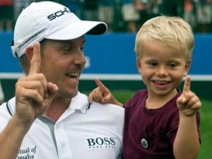 Henrik Stenson með soninn Kalle