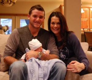 Saunders ásamt konu sinni Kelly og syni Ace.