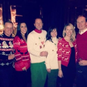 Frá „The ugly sweater partýi" Luke Donald, þar sem hann skartar peysunni „úr IJP fatalínunni".