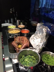 Nærmynd af kalkúninum ásamt meðlæti